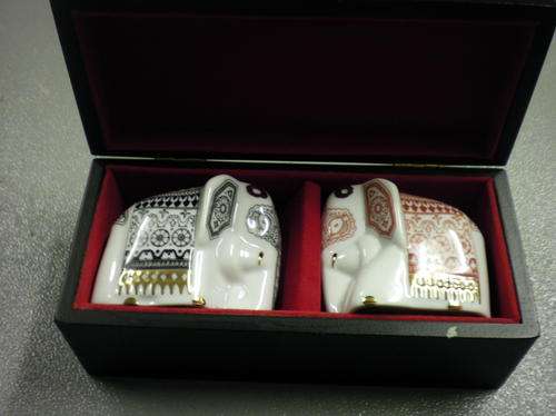 SRI LANKAN ELEPHANT CRUET SET