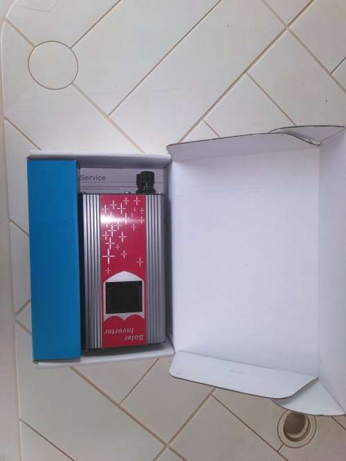 Brand new 1000watt dc to ac power INVERTER with LCD Screen and USB.
