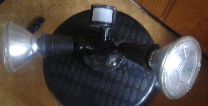 Infrared motion sensor light fitting