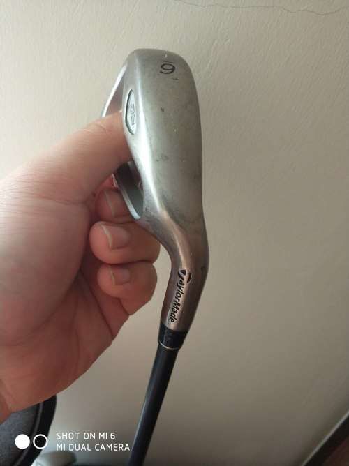 Complete Set of Taylormade Golf clubs -  13 clubs with carrying bag and clubs covers