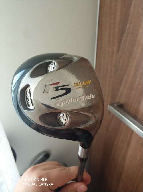 Complete Set of Taylormade Golf clubs -  13 clubs with carrying bag and clubs covers