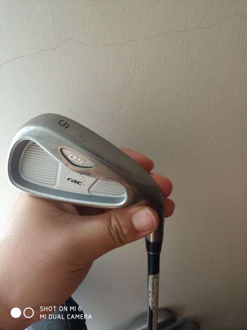 Complete Set of Taylormade Golf clubs -  13 clubs with carrying bag and clubs covers