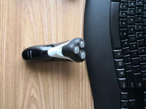 Philips AquaTouch Electric Shaver Wet & Dry (AT610/14)