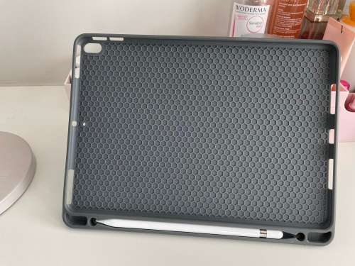 Apple iPad Air 3 +  Apple pencil 1 +  Apple Keyboard case for free! + Protection Case