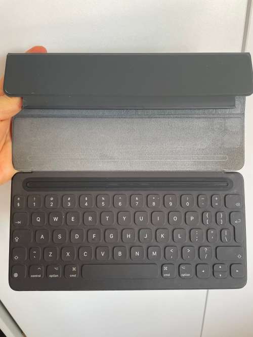 Apple iPad Air 3 +  Apple pencil 1 +  Apple Keyboard case for free! + Protection Case