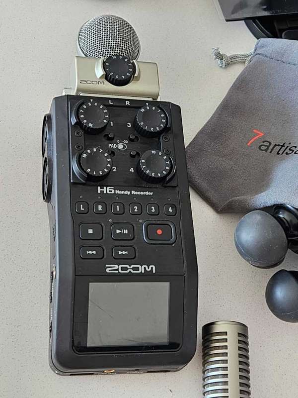 Zoom H6 Handy Sound Recorder With Two Mics
