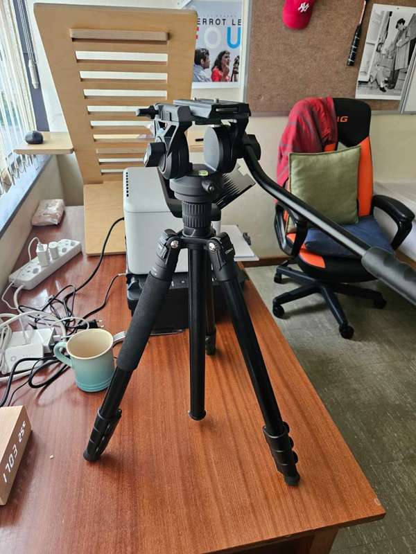 COMAN Complete Professional Heavy Duty Aluminum Tripod 360 Degree Fluid Head and Mono Pod