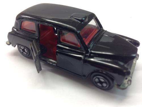 Corgi  - London Taxi 1992 - Suicide Doors