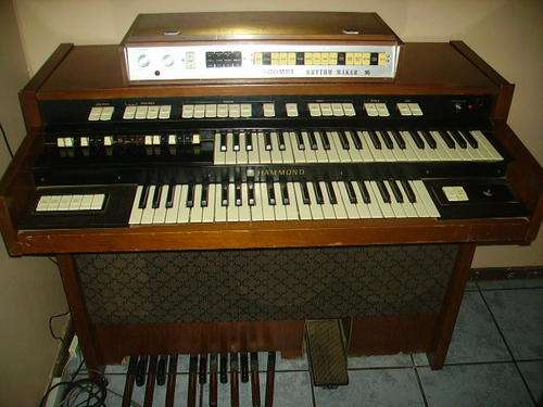 HAMMOND ORGAN