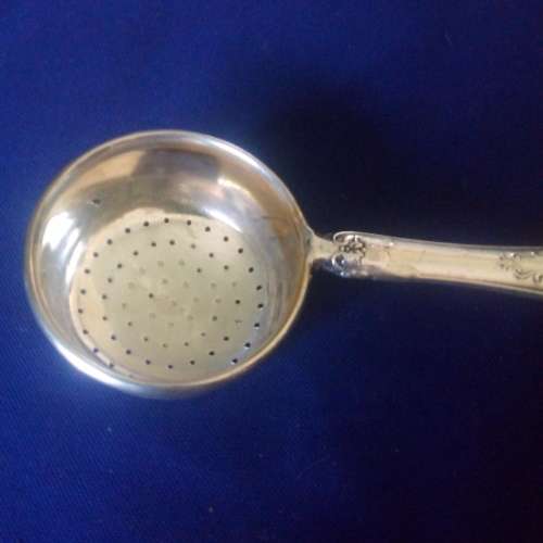 TEA STRAINER WITH HALLMARKED SILVER HANDLE