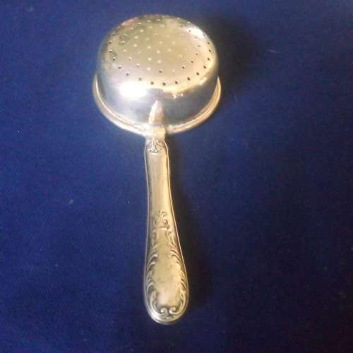 TEA STRAINER WITH HALLMARKED SILVER HANDLE
