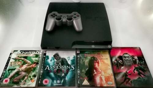 PlayStation 3 Slim 320GB + 4 Games