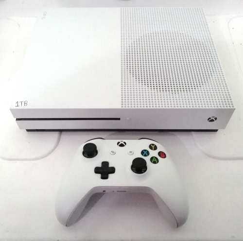 Xbox One S 1TB , 1 Controller , Fortnite, Apex Legends