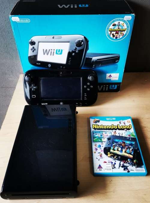 WiiU 32GB Console + 1 Game