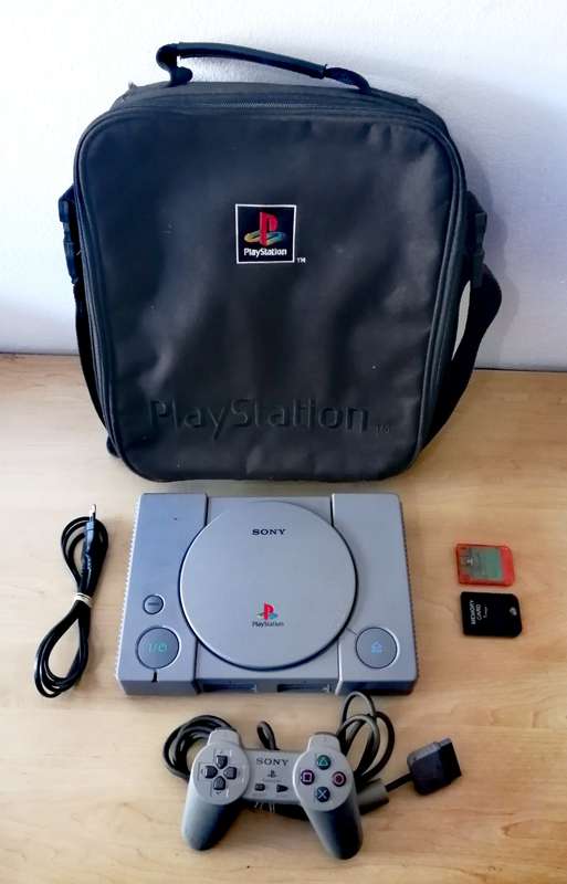 Sony PlayStation 1 Phat + One Controller