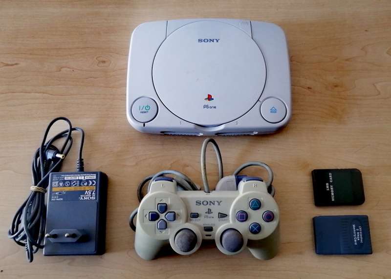 Sony PlayStation 1 Slim + One Controller