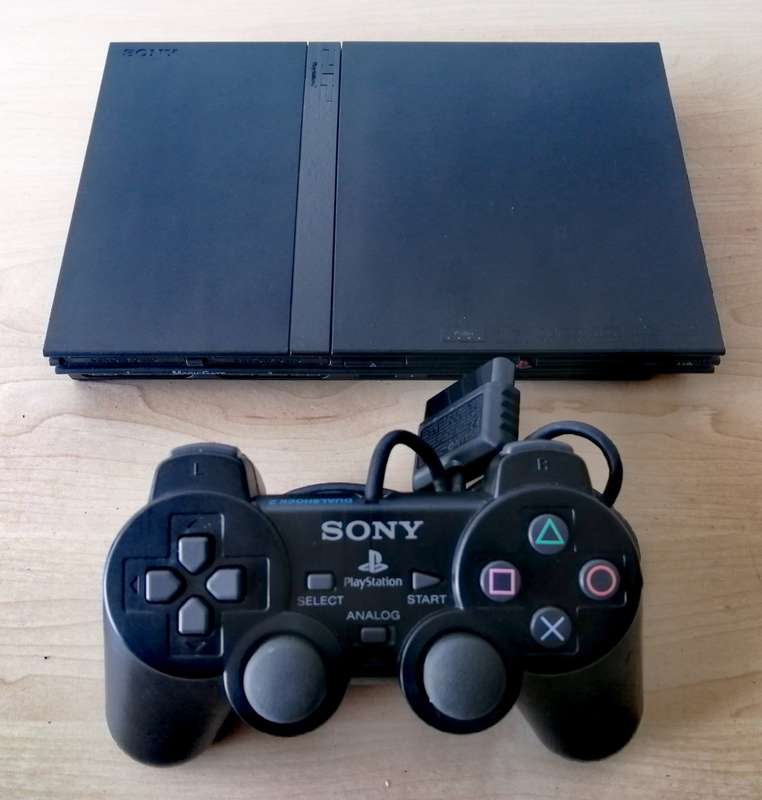 Sony PlayStation 2 Slim + One Controller