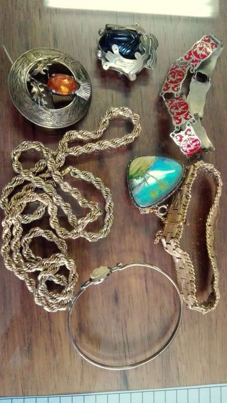 JOB LOT OF GRANDMA'S OLD JEWELLERY- ONE BID FOR ALL!!