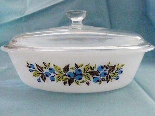 Vintage Ovenware Pyrex Dish with Lid - Blueberry Pattern