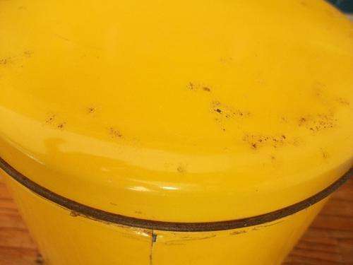 Large Yellow Tin and Medium Blue Tin