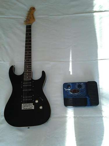 Groovin Electric Guitar and Behringer X V-Amp Multi-Effects Pedal