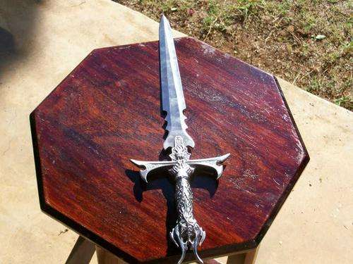 R1 START N/R VERY HEAVY AND SHARP SHORT SWORD