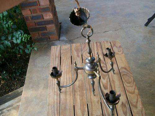 R1 START N/R LOVELY OLD LIGHT FITTING