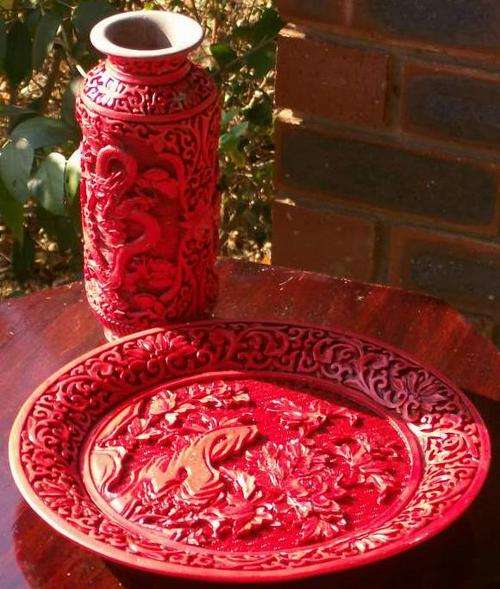 STUNNING RED ORIENTAL PLATE AND VASE