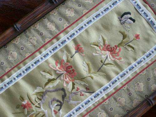 EXQUISITE ORIENTAL SILK EMBROIDERY IN GLASS COVERED FRAME