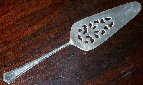 SILVER PLATED CAKE LIFTER
