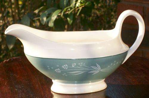 ROYAL DOULTON GRAVY BOAT "CASCADE"