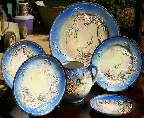 SATSUMA-STYLE DRAGON PLATES AND DOUBLE HANDLED BOWL