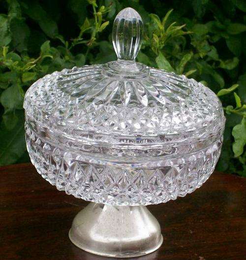 IMPRESSIVE CRYSTAL BOWL WITH LID