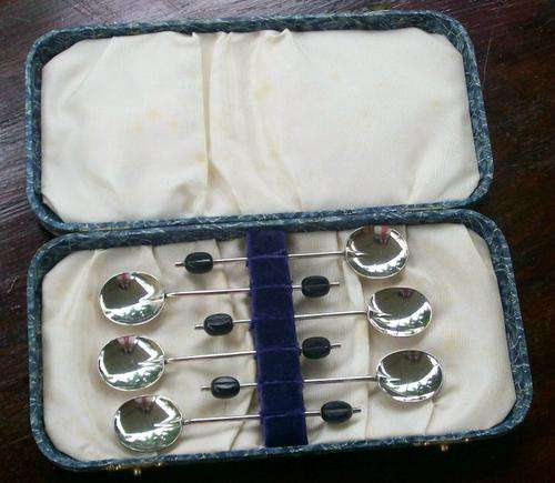 BOXED SET OF YEOMAN PLATE E.P.N.S. COFFEE-BEAN SPOONS