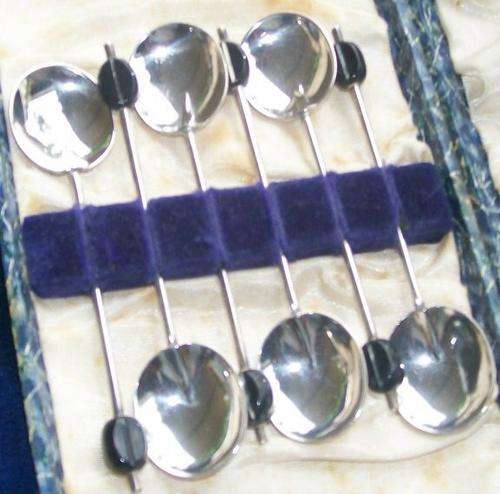 BOXED SET OF YEOMAN PLATE E.P.N.S. COFFEE-BEAN SPOONS
