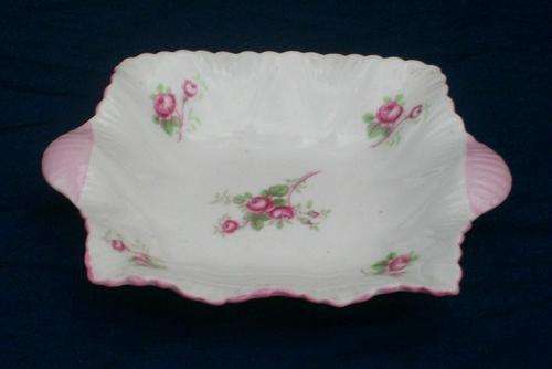 SHELLEY ## SMALL SQUARE DOUBLE-HANDLED DISH ##