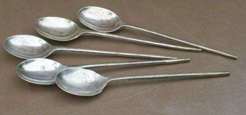 FIVE YEOMAN PLATE SPOONS