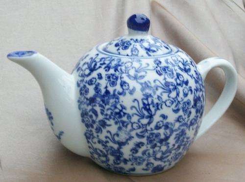 BLUE & WHITE TEAPOT BACKSTAMPED GENUINE MING BLUE