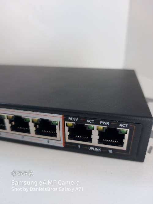 Duxbury 10 port gigabit switch with 8 port AI PoE