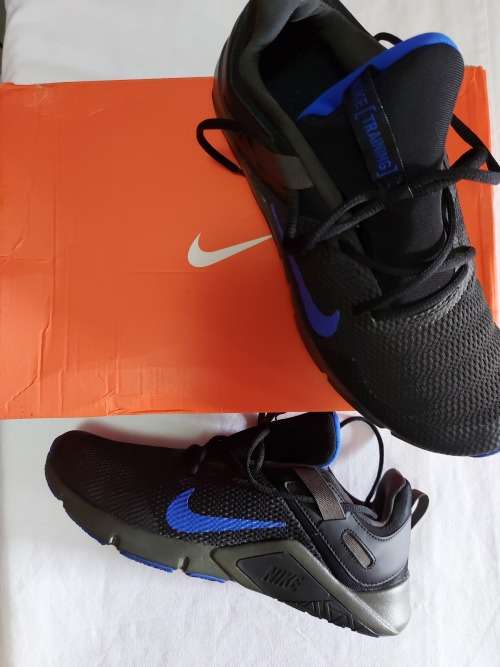 Nike Mens Legend Essential