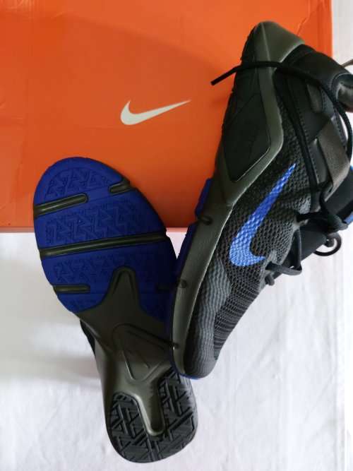 Nike Mens Legend Essential