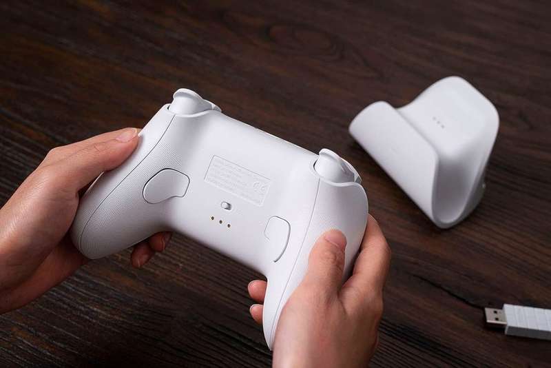 8BitDo Ultimate Bluetooth & 2.4g Controller with Charging Dock for Switch and Windows - White