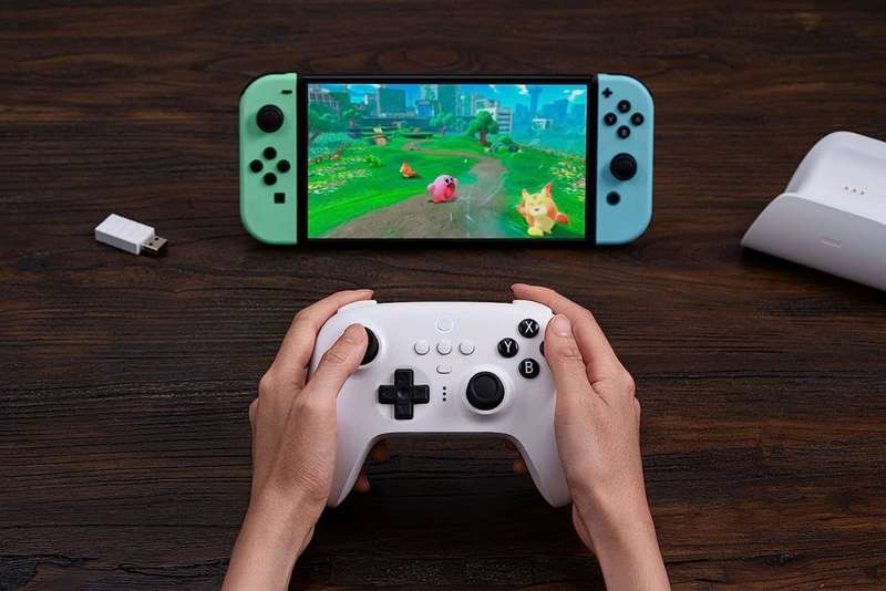 8BitDo Ultimate Bluetooth & 2.4g Controller with Charging Dock for Switch and Windows - White