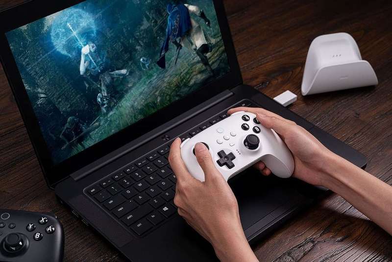 8BitDo Ultimate Bluetooth & 2.4g Controller with Charging Dock for Switch and Windows - White