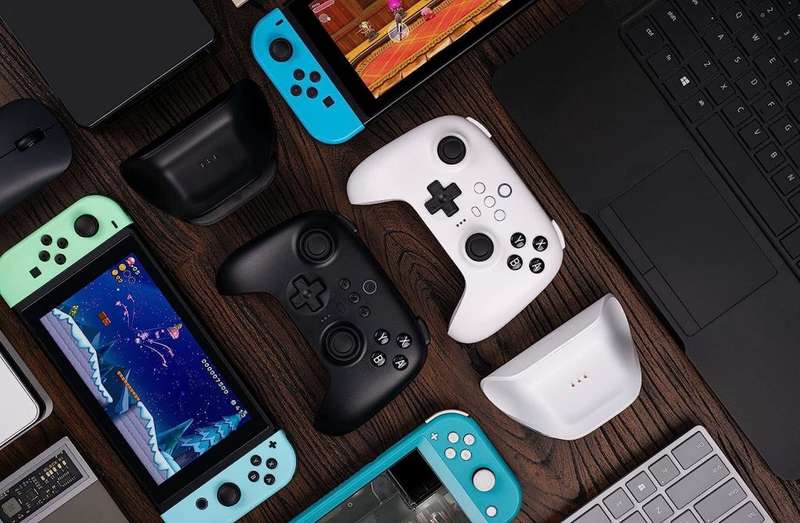 8BitDo Ultimate Bluetooth & 2.4g Controller with Charging Dock for Switch and Windows - White