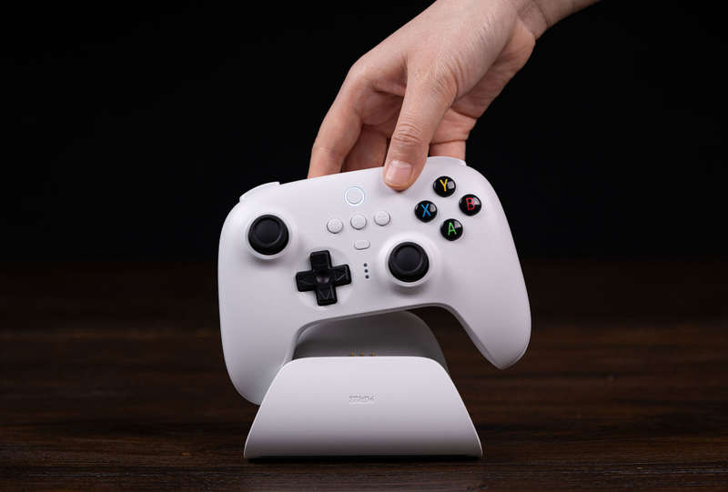 8BitDo Ultimate 2.4g Controller with Charging Dock for Steam and Windows - 2 Colours Available