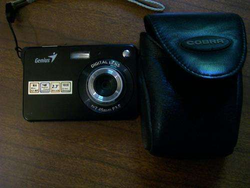 GENIUS DIGITAL CAMERA