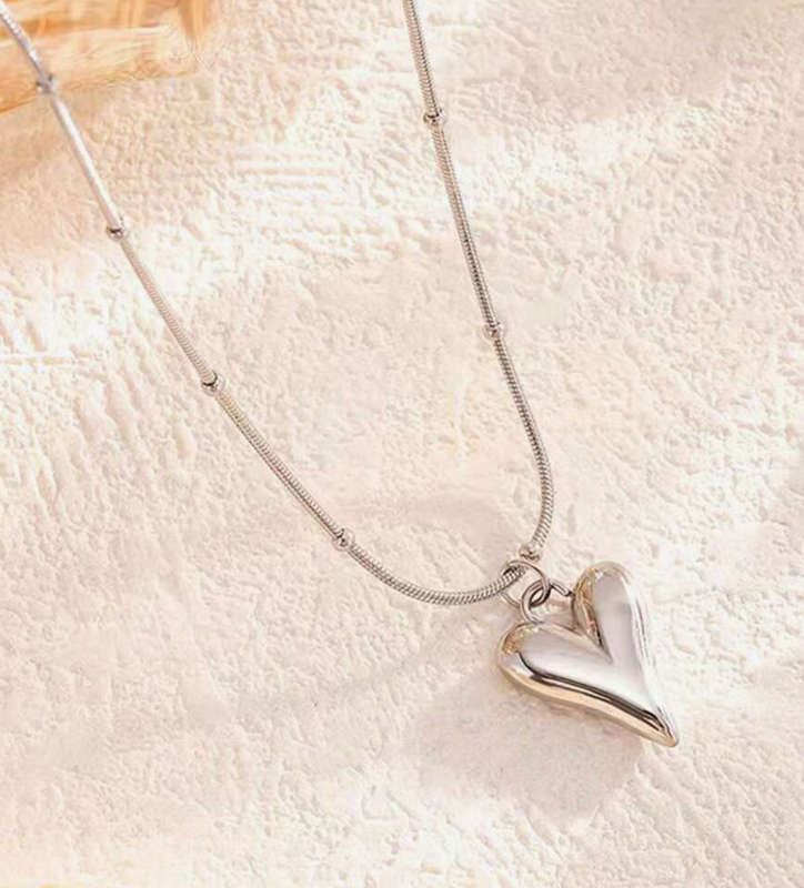 Chic Silver Heart Design Non Tarnish Stainless Steel Necklace
