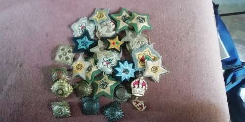 Lot of WW2 and newer cloth and metal officers pips