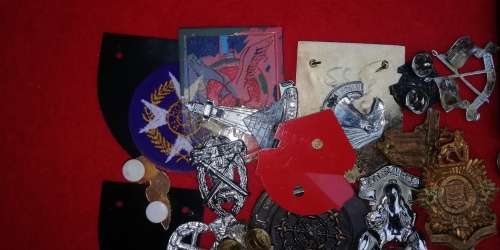 LOT OF MIXED MILITARY BADGES